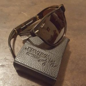 Ray Ban Wayfarer tortoise